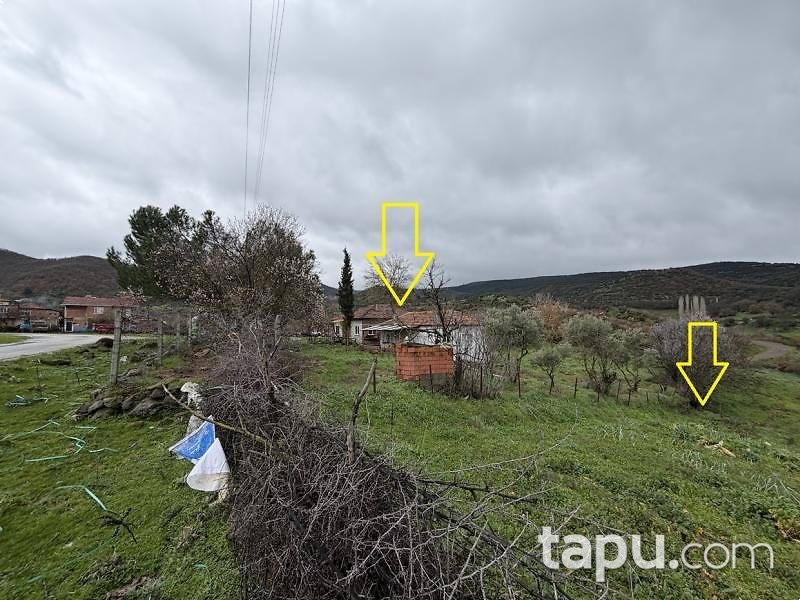 Balıkesir Sındırgı'da Hisseli Kargir Ev ve Arsası (AS-03089)