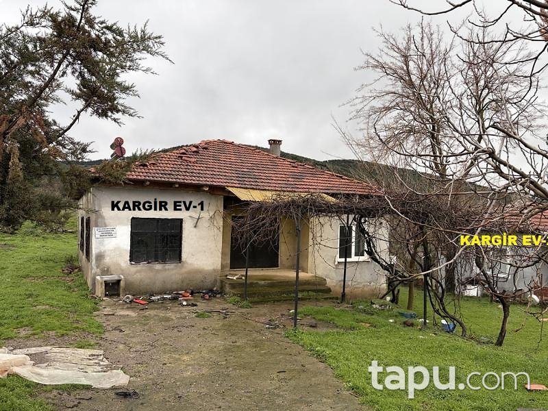 Balıkesir Sındırgı'da Hisseli Kargir Ev ve Arsası (AS-03089)
