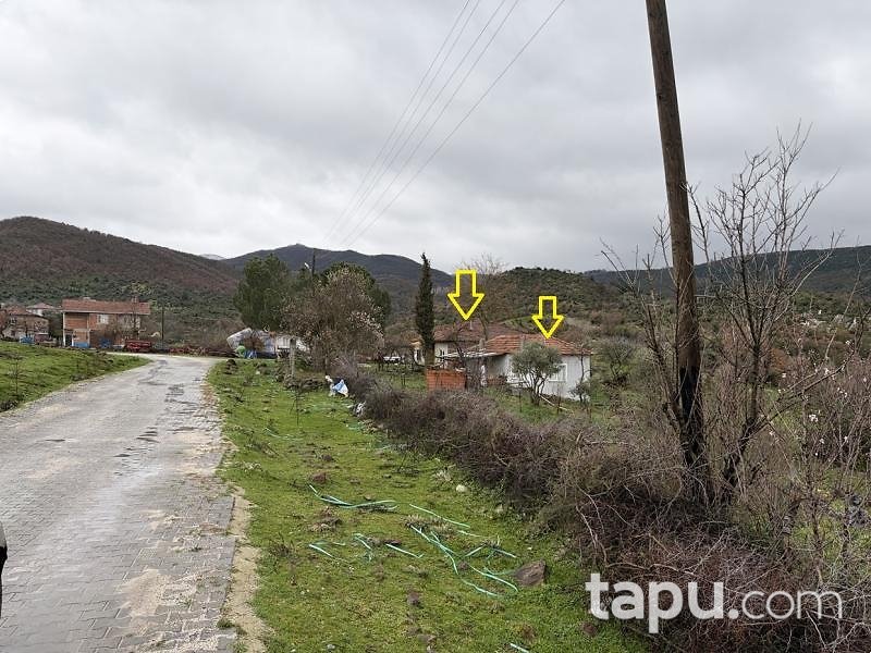Balıkesir Sındırgı'da Hisseli Kargir Ev ve Arsası (AS-03089)