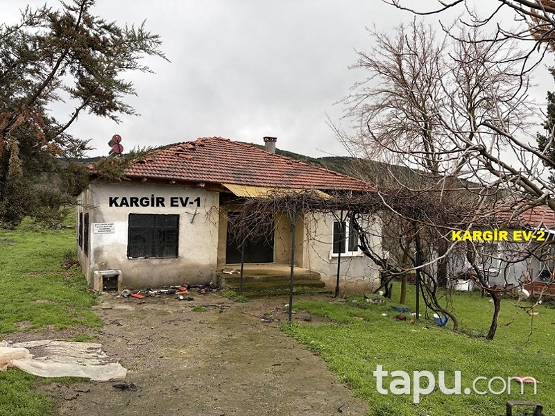 Balıkesir Sındırgı'da Hisseli Kargir Ev ve Arsası (AS-03089)