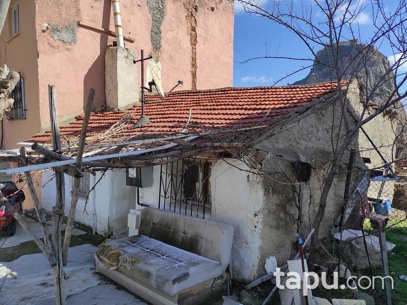 Afyonkarahisar Merkez'de Hisseli Avlulu Kerpiç Ev (BS-01383)