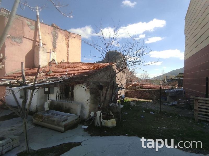 Afyonkarahisar Merkez'de Hisseli Avlulu Kerpiç Ev (BS-01383)