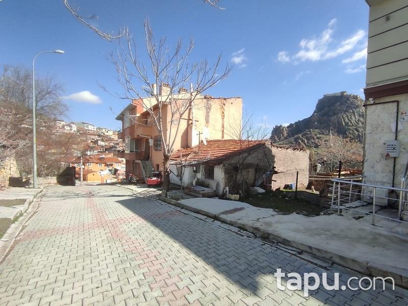 Afyonkarahisar Merkez'de Hisseli Avlulu Kerpiç Ev (BS-01383)