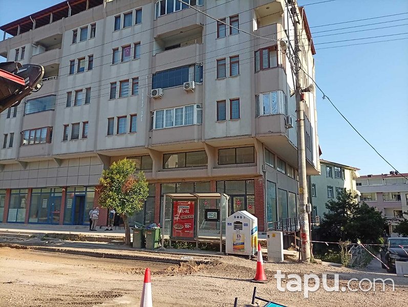 Körfez Mehmet Akif Ersoy Caddesi'nde 390 m2 Asma Katlı Dükkan