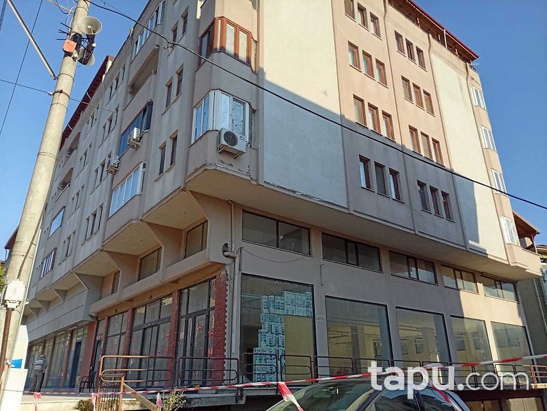 Körfez Mehmet Akif Ersoy Caddesi'nde 390 m2 Asma Katlı Dükkan