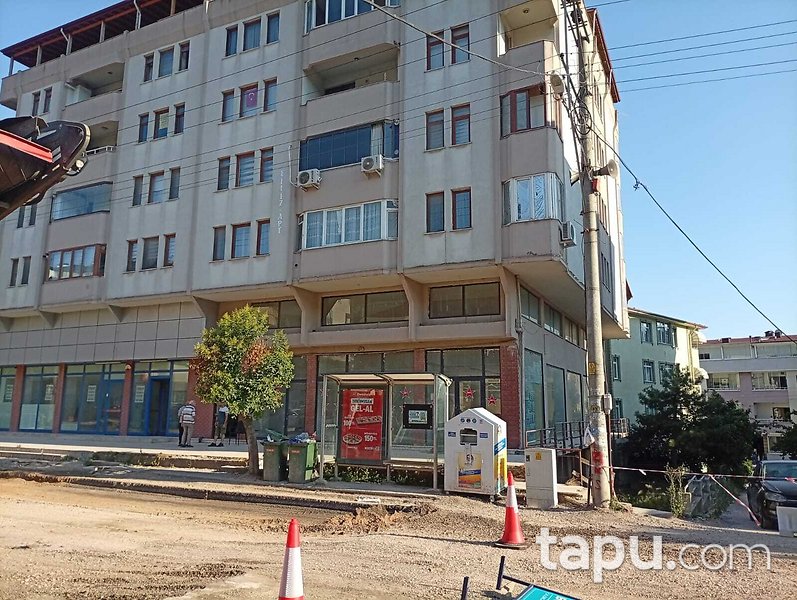 Körfez Mehmet Akif Ersoy Caddesi'nde 390 m2 Asma Katlı Dükkan