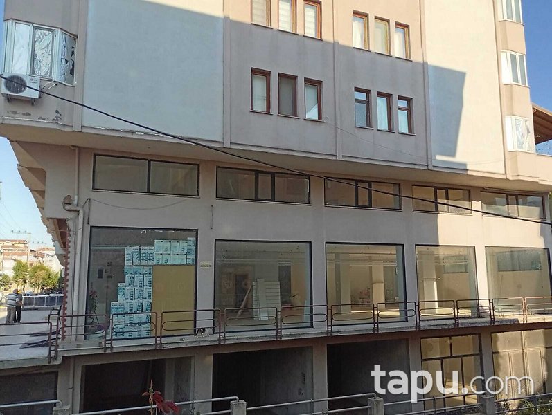 Körfez Mehmet Akif Ersoy Caddesi'nde 390 m2 Asma Katlı Dükkan