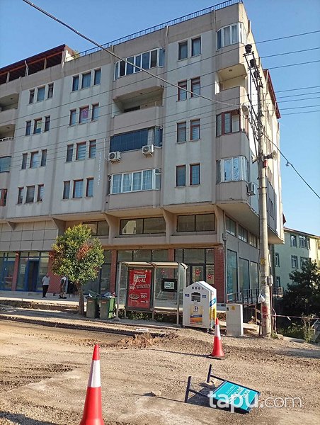 Körfez Mehmet Akif Ersoy Caddesi'nde 390 m2 Asma Katlı Dükkan
