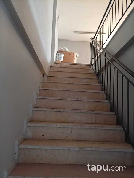 Körfez Mehmet Akif Ersoy Caddesi'nde 390 m2 Asma Katlı Dükkan
