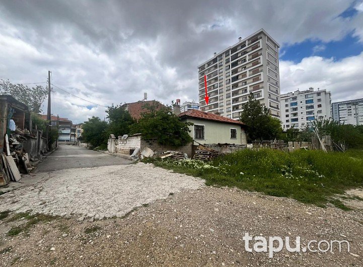 Meram Melikşah Mahallesi'nde Bahçeli Kargir Ev