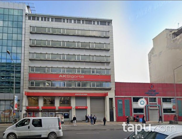 Konak Fevzipaşa Caddesi'nde 446 m2 Dükkan