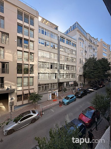 Teşvikiye Hüsrev Gerede Caddesi'nde 3+1 Daire (2984)