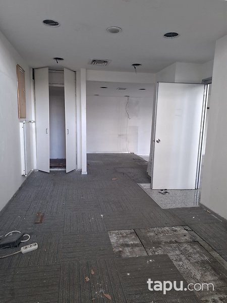 Konak Fevzipaşa Caddesi'nde 446 m2 Dükkan