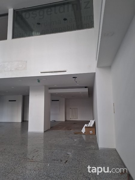 Konak Fevzipaşa Caddesi'nde 446 m2 Dükkan