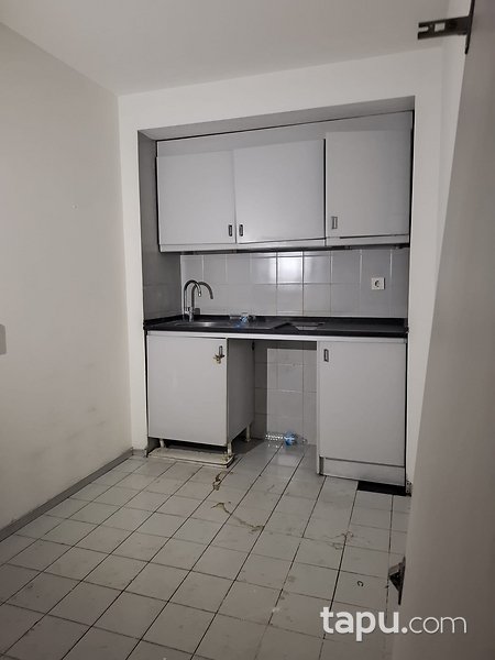 Konak Fevzipaşa Caddesi'nde 446 m2 Dükkan