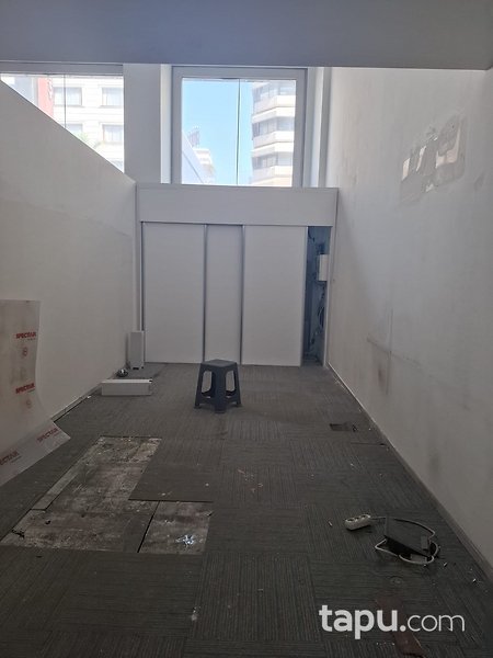 Konak Fevzipaşa Caddesi'nde 446 m2 Dükkan