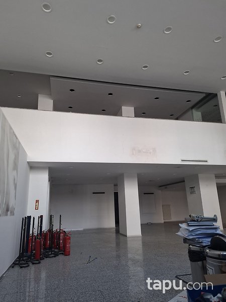 Konak Fevzipaşa Caddesi'nde 446 m2 Dükkan