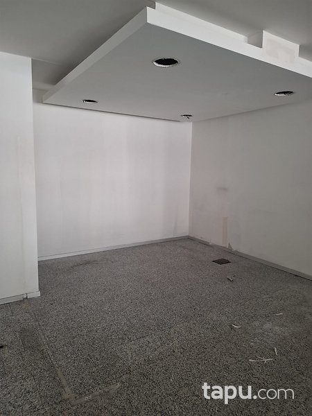 Konak Fevzipaşa Caddesi'nde 446 m2 Dükkan