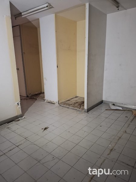 Konak Fevzipaşa Caddesi'nde 446 m2 Dükkan