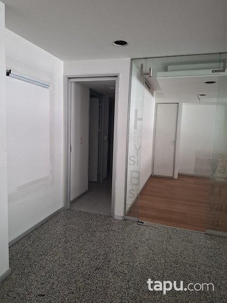 Konak Fevzipaşa Caddesi'nde 446 m2 Dükkan