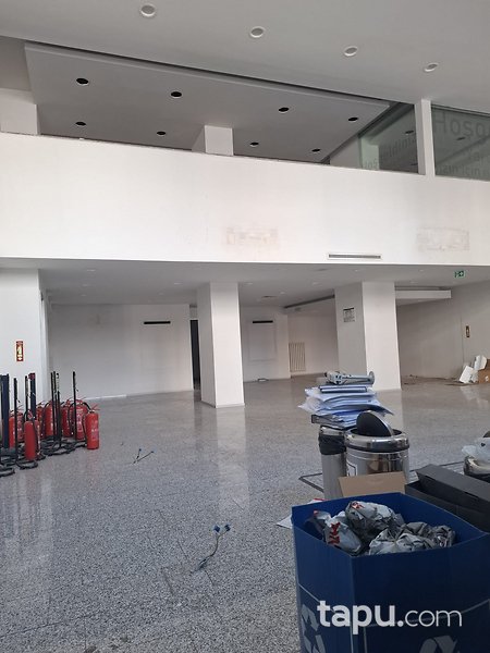 Konak Fevzipaşa Caddesi'nde 446 m2 Dükkan