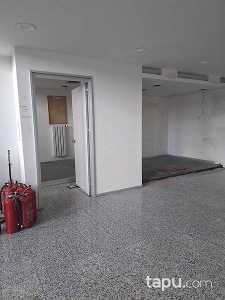Konak Fevzipaşa Caddesi'nde 446 m2 Dükkan