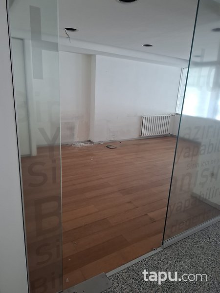 Konak Fevzipaşa Caddesi'nde 446 m2 Dükkan