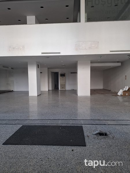 Konak Fevzipaşa Caddesi'nde 446 m2 Dükkan
