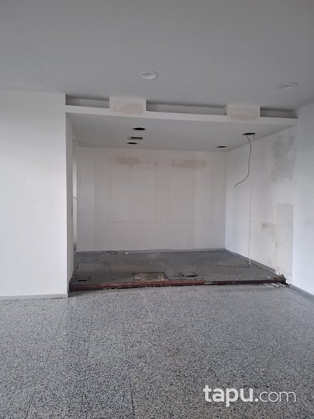 Konak Fevzipaşa Caddesi'nde 446 m2 Dükkan