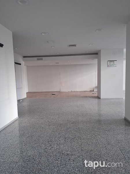 Konak Fevzipaşa Caddesi'nde 446 m2 Dükkan