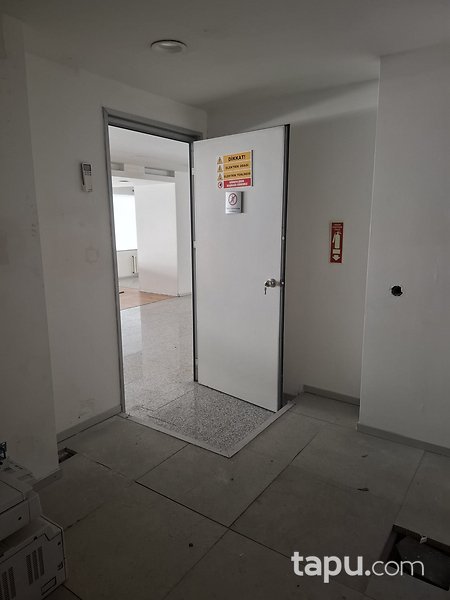 Konak Fevzipaşa Caddesi'nde 446 m2 Dükkan