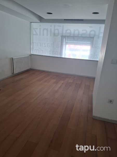Konak Fevzipaşa Caddesi'nde 446 m2 Dükkan