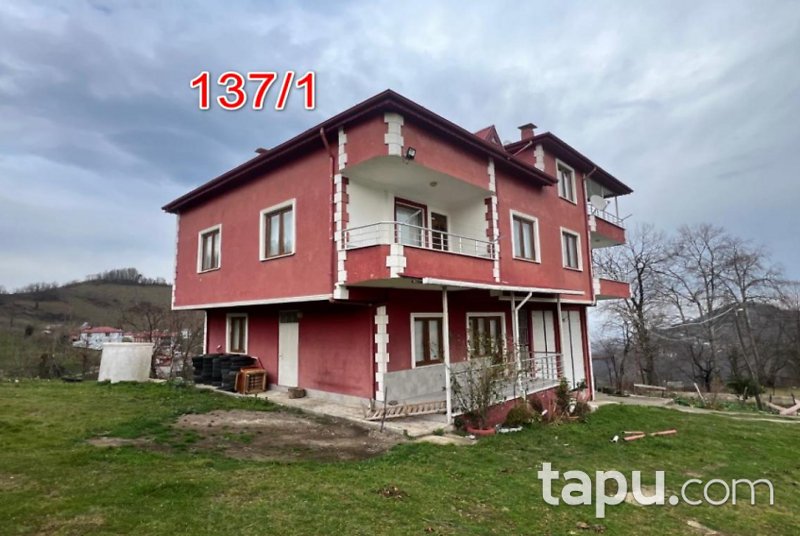 Giresun Piraziz'de Harman Ve Kagir İki Katlı Bina