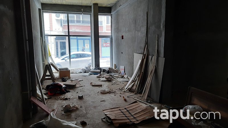 Kocaeli Karamürsel 4 Temmuz Mahallesi'nde 137 m2 Depolu Dükkan