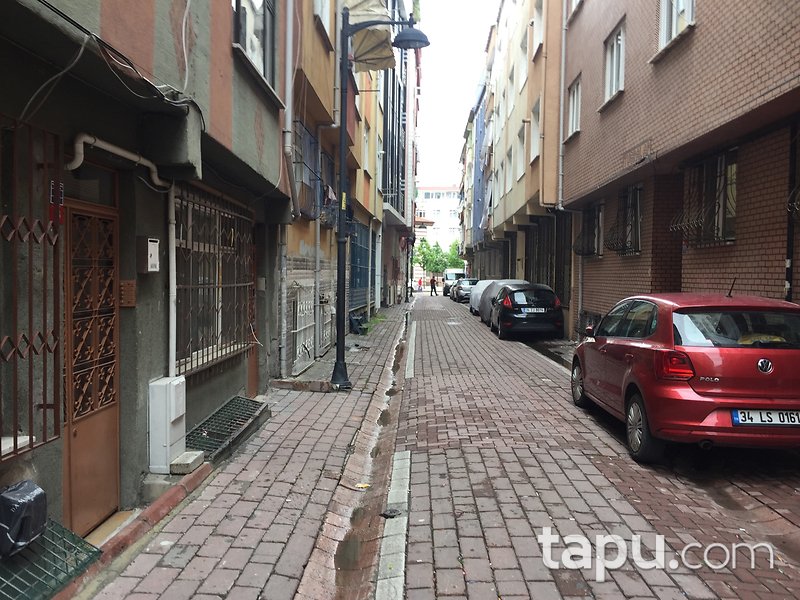 İstanbul Zeytinburnu Merkezefendi Mahallesi'nde 99 m2 Çatı Piyesli Daire