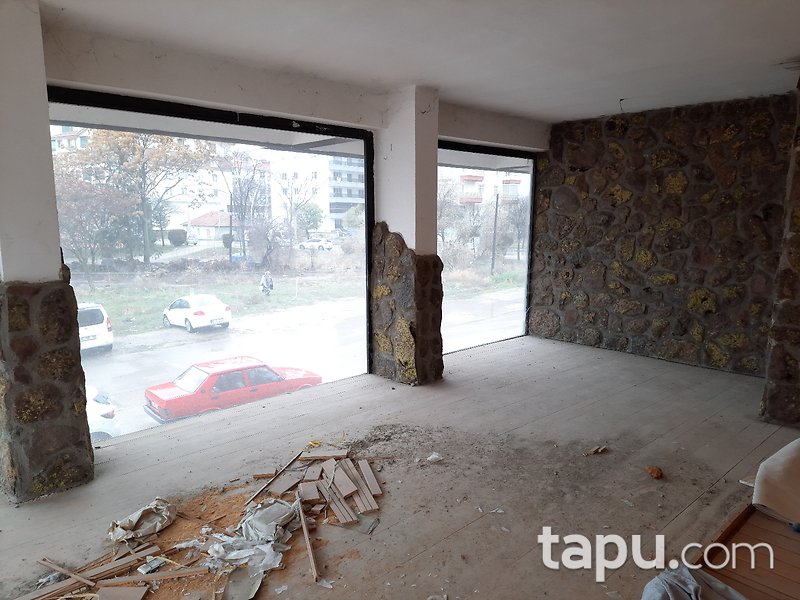 Ankara Kahramankazan Satıkadın Mahallesi'nde 335 m2 Asma Katlı Depolu Dükkan