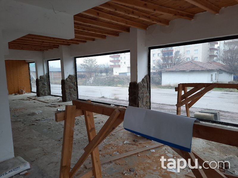 Ankara Kahramankazan Satıkadın Mahallesi'nde 335 m2 Asma Katlı Depolu Dükkan