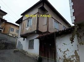 Çorum Mecitözü Sarıdede Mahallesinde 2 Katlı Ahşap Bina