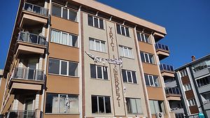 Zonguldak İstiklal Caddesi'nde Yakıcı İş Merkezi İçinde 28 m Ofis