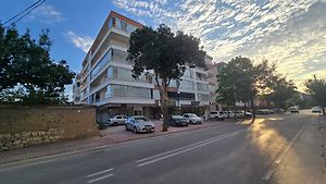 Karatay Sarı Yakup Caddesi'nde 239 m2 Köşe Dükkan