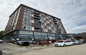 Rize Pazar PROF. DR. Mehmet Haberal Caddesi'nde 91 m2 Dükkan