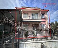 İzmir Menderes Bulgurca Mahallesi'nde Hisseli 2 Katlı Bina