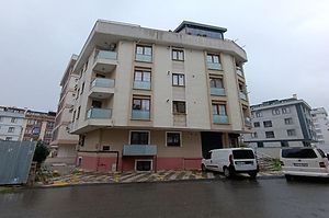 Sultanbeyli Adil Mahallesi'nde 102 m2 Depolu Dükkan