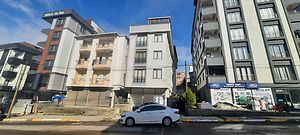 Sultanbeyli Yunus Emre Caddesi'nde 169 m2 Depolu Dükkan