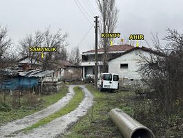 Amasya Merkez Uygur'da Kargir Ev Ahır Samanlık Ve Arsa(305532)