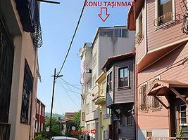 Sarıyer'de Hisseli 3 Katlı Kargir Apartman