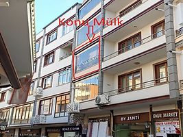 Akçaabat İstiklal Caddesi'nde 1+1 Daire
