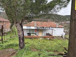 Balıkesir Sındırgı'da Hisseli Kargir Ev ve Arsası (AS-03089)