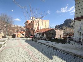 Afyonkarahisar Merkez'de Hisseli Avlulu Kerpiç Ev (BS-01383)