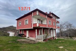 Giresun Piraziz'de Harman Ve Kagir İki Katlı Bina